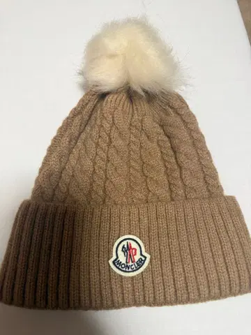 MONCLER 베이지 케이블 짜임 니트 모자