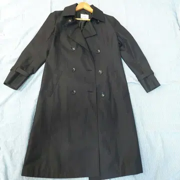 새상품급 23구 블랙 트렌치코트 36 벨트 없음