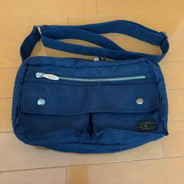 D.KELLY 네이비 숄더백 프론트 포켓 부착