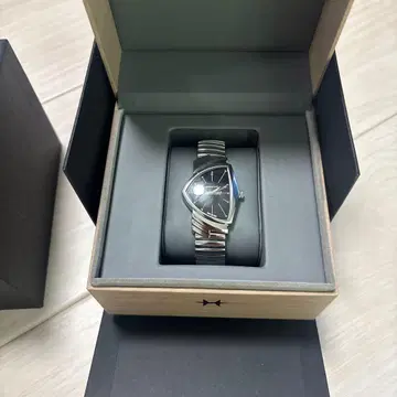 해밀턴 아날로그 손목시계 블랙 벤츄라 H244112