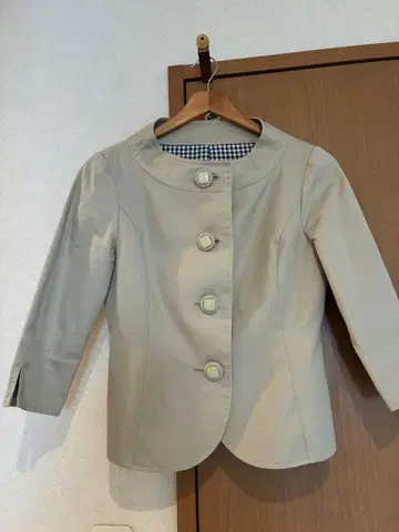 Lois Crayon 노카라 자켓 베이지