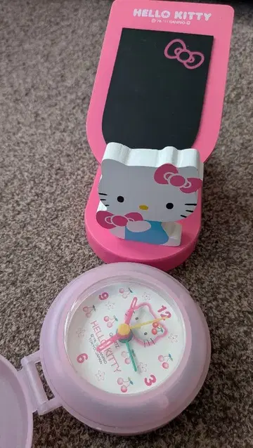 키티 KITTY 2011 스마트폰 홀더 탁상 시계 증정품 당시 물품