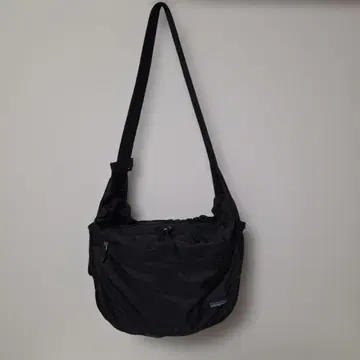 파타고니아 라이트웨이트 트래블 쿠리에/BLACK