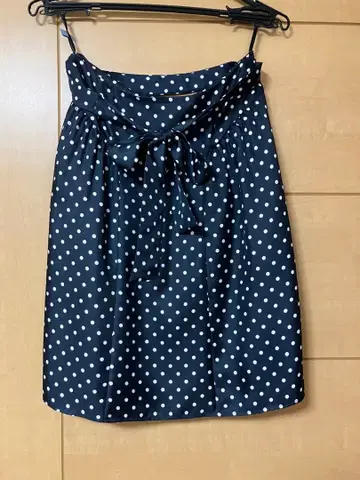 물방울 패턴 플레어 스커트 네이비에 화이트 도트