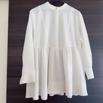 화이트 플레어 셔츠 긴팔 화이트