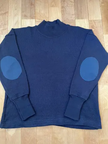 이탈리아군 모크넥 엘보 패치 스웨터