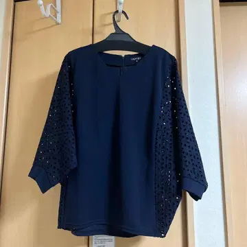 INDIVI 네이비 레이스 슬리브 상의 38