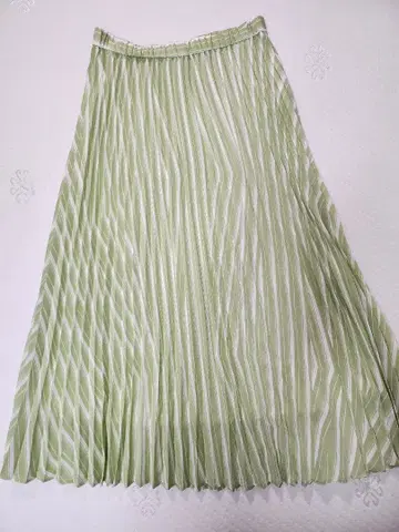 [ INDIVI ] 랜덤 스트라이프 플리츠 스커트