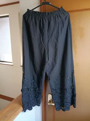 GRACE CONTINENTAL 플라워 컷워크 팬츠