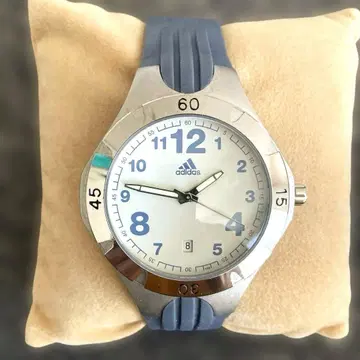 adidas 쿼츠 손목시계 A3021