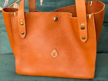 클레도란 핸드백 토트백 팔걸이 가죽 브라운 금장 장식 로고