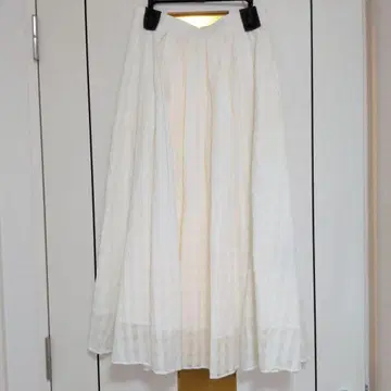 LaTotalite 화이트 플레어 스커트 38
