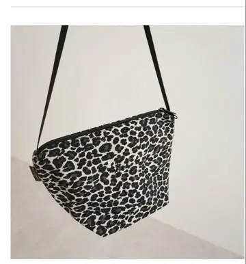 새상품급 에르베샤 펠리에 x 그린라벨 별주 빅 포켓 팬서 블랑