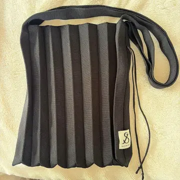 조셉 앤 스테이시 럭키 플리츠 니트 리치 블랙 (M)