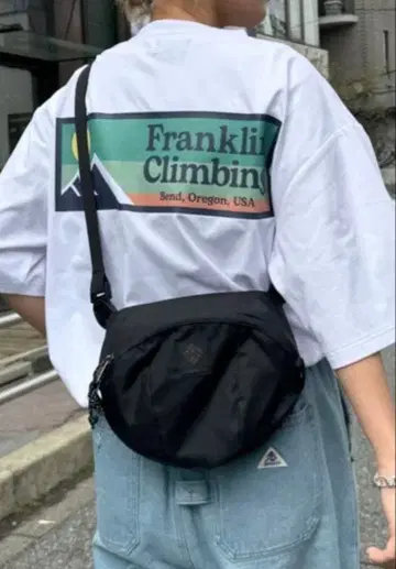 새상품급 컬럼비아 블랙 원형 숄더백