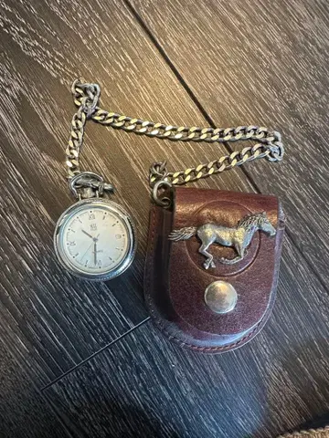 [ 레어 ] YESS 앤티크풍 회중시계 호스 모티브 가죽 케이스 포함