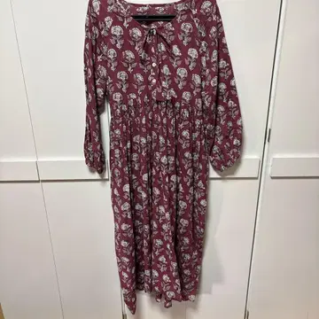 꽃무늬 버건디 긴팔 원피스