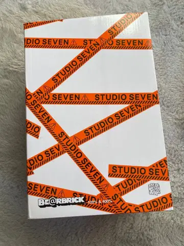STUDIO SEVEN BE@RBRICK 100% & 400%