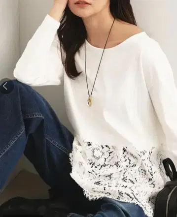 새상품 [ INDIVI ] 레이스 절개 티셔츠