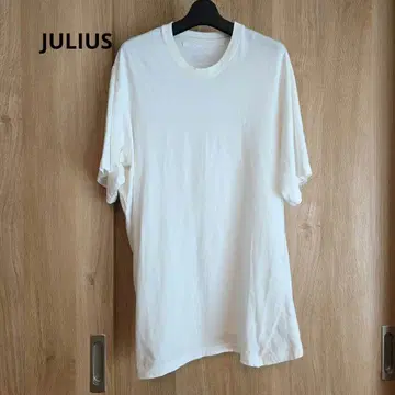 JULIUS 변형 디자인 티셔츠
