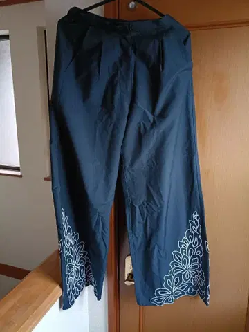 GRACE CONTINENTAL 자수 와이드 팬츠 네이비