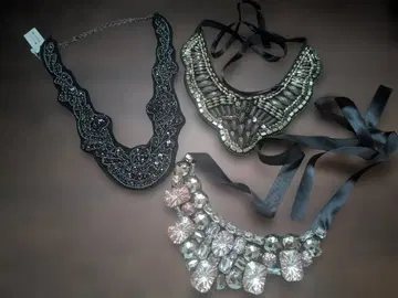 비즈와 메탈릭 장식의 탈부착 카라 세트