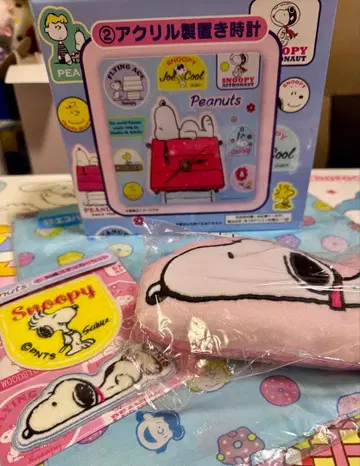 스누피 아크릴제 탁상 시계와 여러 굿즈 4개 세트