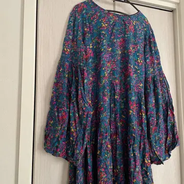 [에메랄드 모텔] 원피스 소매 볼륨 꽃 레트로