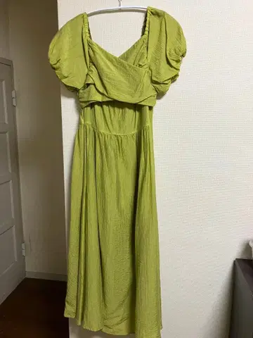 RayBEAMS 원피스 퍼프 슬리브 피스타치오 컬러