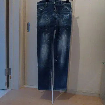 DSQUARED2 데미지 가공 스트레이트 청바지