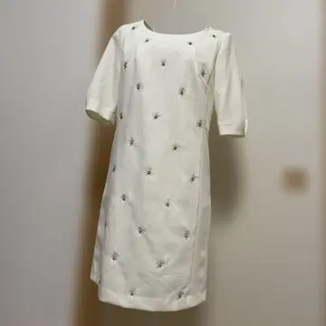 리랜드트루 무릎 기장 원피스 비쥬 자수 꽃무늬