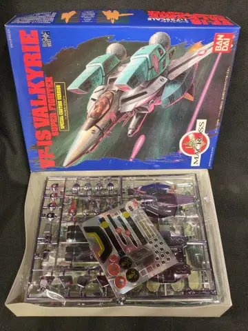 반다이 마크로스 15th VF-1S 슈퍼 파이터 도금 ver 1/72