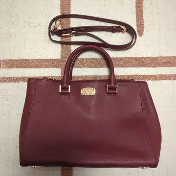 MICHAEL KORS 버건디 숄더백