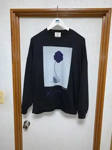 L YVES KLEIN EDIFICE HEAR MY NAME 맨투맨