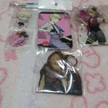 살인청부업자와 딸기 노인 아크릴 키링 1개 스탠드 1개 패스 케이스 1개