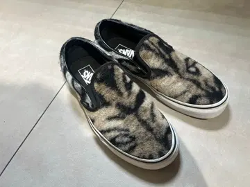 Vans fierce leopard tiger print faux fur