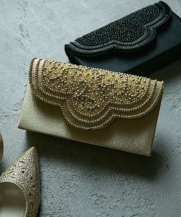 비즈 장식 골드 클러치백