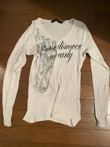 00s archive 티셔츠 서멀 y2k 시크 스타일 v계