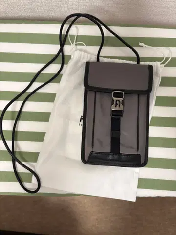 훌라 스마트폰 숄더 (폰 케이스 계열 미니 백) 가격 인하 상담 가능!