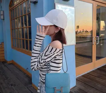 시쨩 프로듀스 캡 (화이트 x 골드 금장 장식)