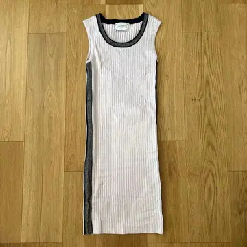 [인기] michelle Macaron 슬리브리스 라인 원피스