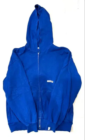 파란색 후드 부착 집업 후드티