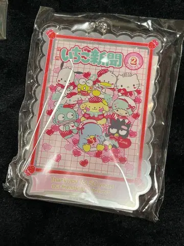 딸기 신문 아크릴 스탠드 참 산리오 페클 한교동 턱시도샘