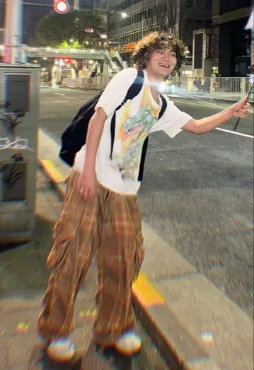 ERL 드래곤 티셔츠 포커즈 츠카사 착용