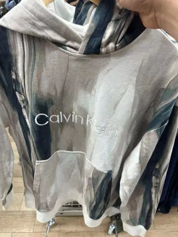 Calvin Klein 추상 패턴 후드 부착 후드티