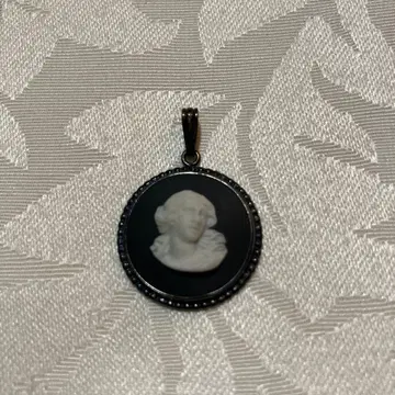 웨지우드 펜던트 탑