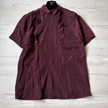 [새상품급] 하레 버건디 프릴 반팔 셔츠 블라우스 옷깃 리본 비대칭