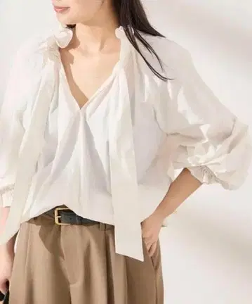 2024 모델 저널 스탠다드 레사주 메모리 타프타 리본 블라우스