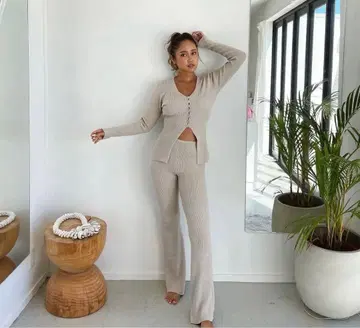 ALEXIA STAM 셋업 리브 니트 가디건 플레어 팬츠