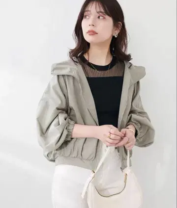 미사용 새상품 natural couture 후드 부착 숏 마운틴 후드티